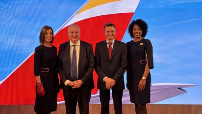 Jordi Hereu, ministro de Industria y Turismo del Gobierno de España, junto a Marco Sansavini, presidente de Iberia.