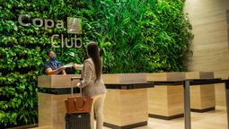 El nuevo Copa Club de Copa Airlines se levanta en la T2 del Aeropuerto Internacional de Tocumen, Panamá.