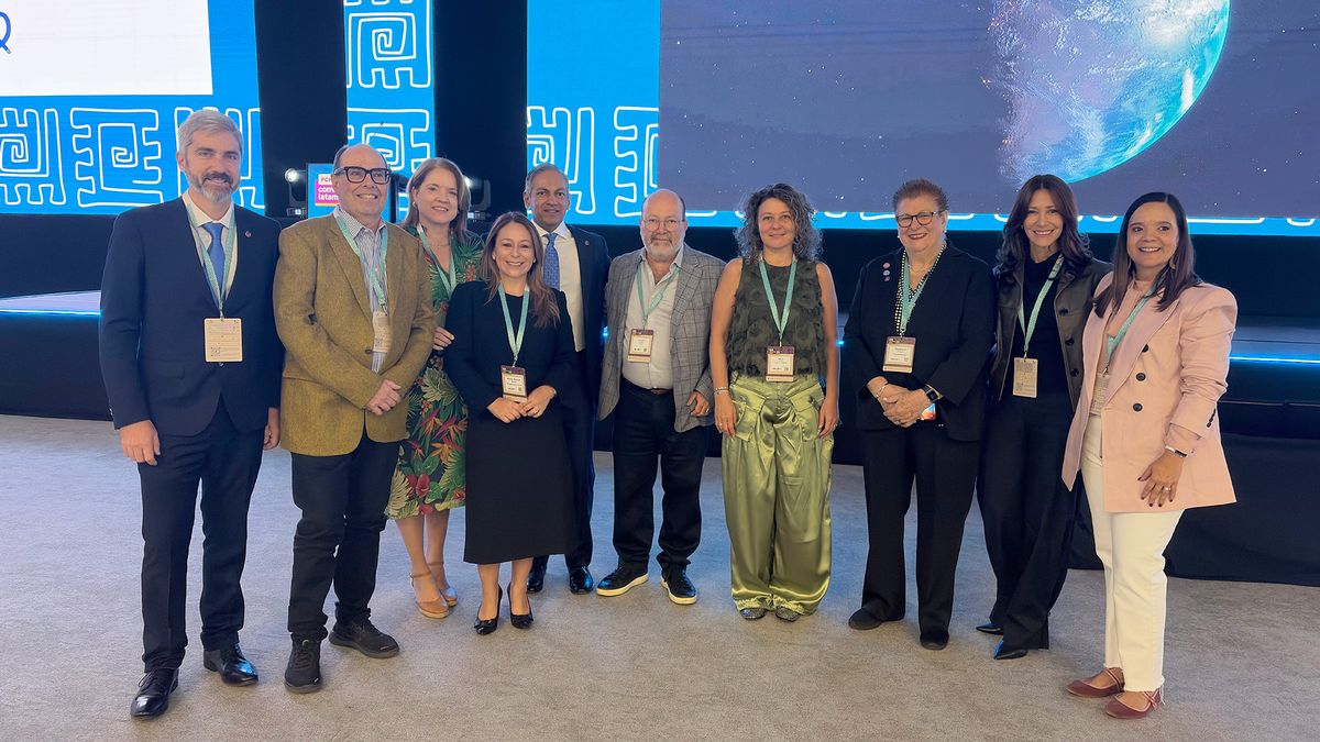 Directivos de PCMA y expositores, durante el PCMA Convening Latam 2026, en Quito.
