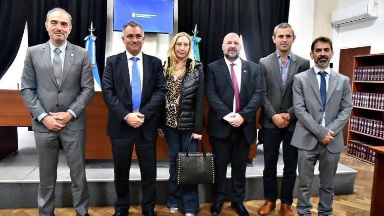 Karina Milei y Alejandro Carrancio, entre otros, el día que La Libertad Avanza obtuvo el reconocimiento como partido político en la provincia de Buenos Aires. El funcionario desembarca en el Inprotur. &nbsp;