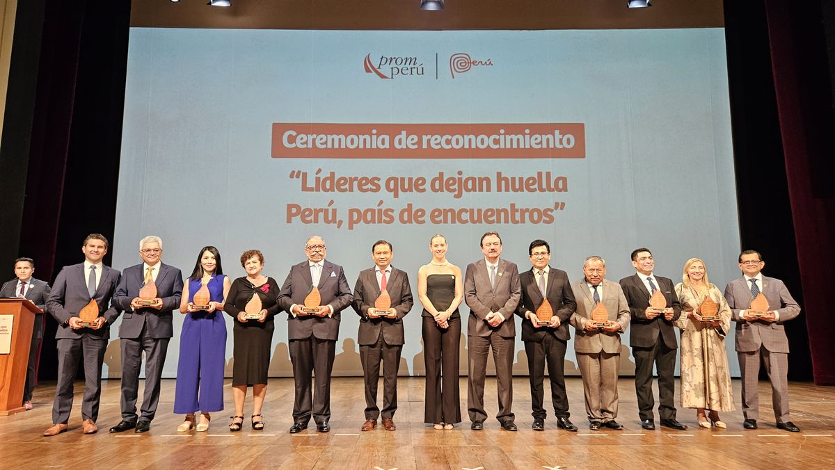 Decanos y representantes de diversos sectores fueron reconocidos por liderar candidaturas que lograron traer congresos internacionales al Per&uacute;.