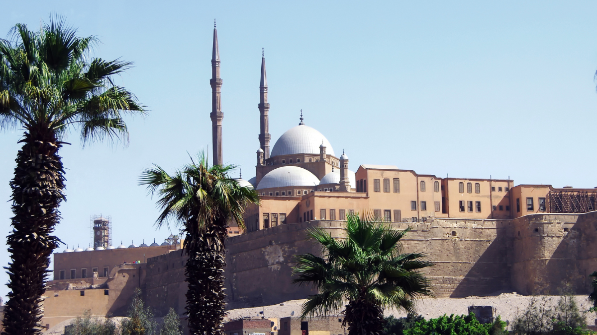 La Ciudadela de Saladino es una impresionante antigua fortaleza defensiva de altos muros y grandes torres.