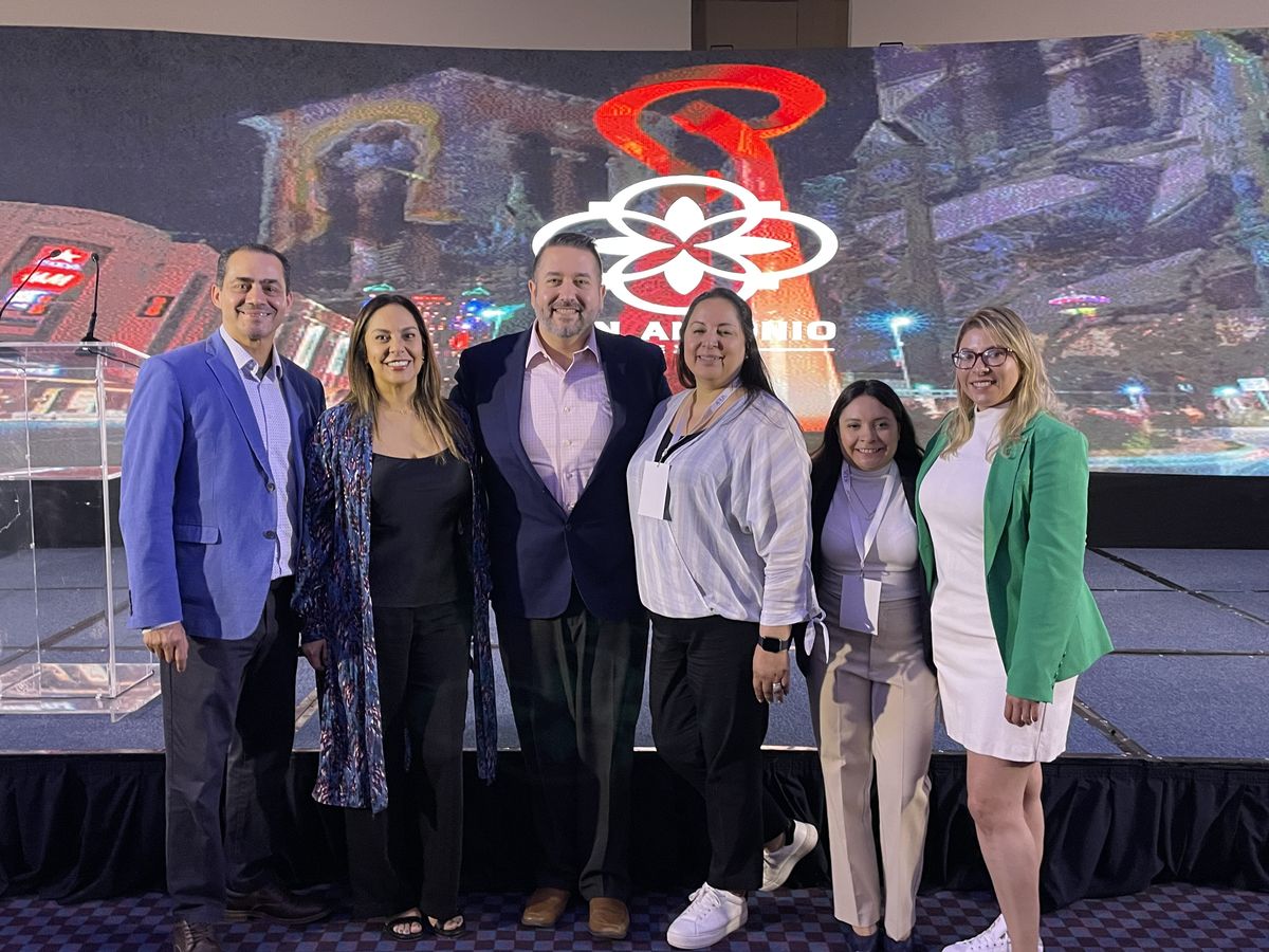 El equipo de Visit San Antonio, Ad Nova y Viva Aerobus.