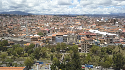 Aumento de alojamientos tipo Airbnb en Centro Histórico de Cuenca pone a prueba dinámica urbana.