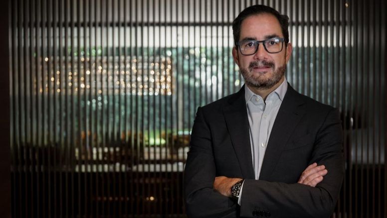 Braulio Arsuaga, presidente del CNET firmó la realización para apoyar a damnificados por el huracán John.