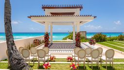 Los paquetes de bodas de Iberostar transforman sus hoteles en escenarios únicos para celebraciones inolvidables.