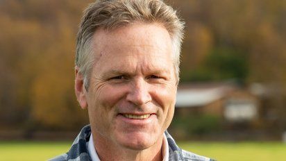 Mike Dunleavy, gobernador de Alaska, confirmó que también pedirá judicialmente el regreso de los cruceros.