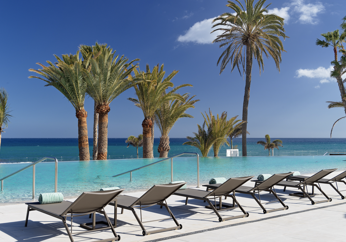 Piscina y vistas del hotel Paradisus by Melia Gran Canaria (Islas Canarias).