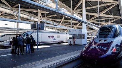Trenes de Renfe AVE y AVLO.