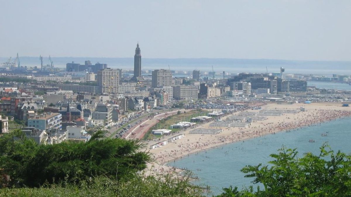 Le Havre es la puerta de entrada a Normandía, con acceso a acantilados como Étretat y a las históricas playas del desembarco del Día D.