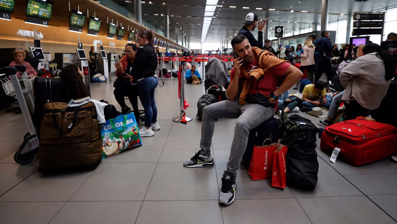 Luego del cese de operaciones de Viva Air, alrededor de 600 pasajeros argentinos quedaron varados en los aeropuertos de Lima, Cusco, Bogotá y Medellín.