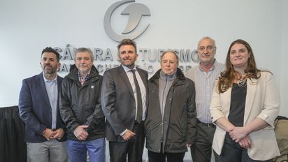 Bariloche celebra 40 años de la Cámara de Turismo con jornadas estratégicas y homenajes.