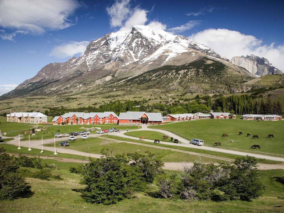 Hotel Las Torres Patagonia está inserto en pleno Parque Nacional Torres del Paine. 