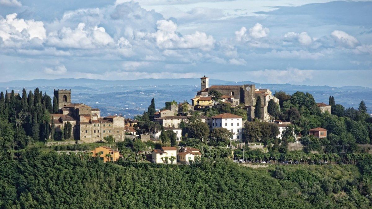 Vacaciones en Europa: los valles verdes de Toscana en el norte de Italia son los escenarios perfectos para películas románticas.