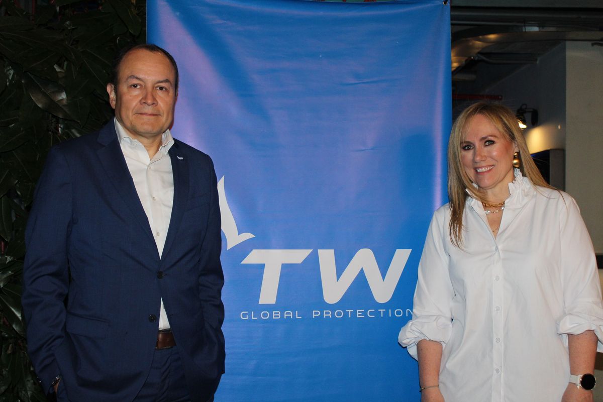 Carlos Fernández, CEO de Terrawind Global Protection y Cristina Escobar, Country Manager para Colombia.