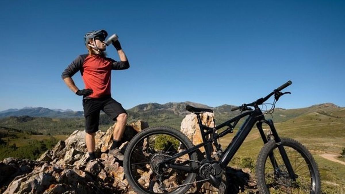 Ecoturismo: la autonomía de una bicicleta eléctrica depende de factores como la capacidad de la batería, el nivel de asistencia utilizado, el peso del ciclista y las condiciones del terreno.