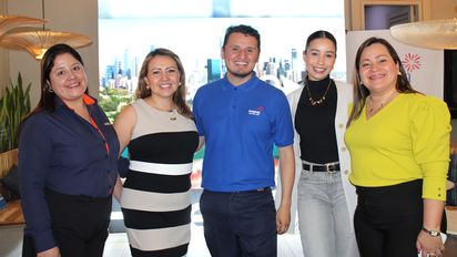 Adriana Gil, directora comercial de HotelDO para Colombia, Ecuador y Perú, junto a su equipo, y David Aguilar, ejecutivo de Nuevos Negocios de Panamá.