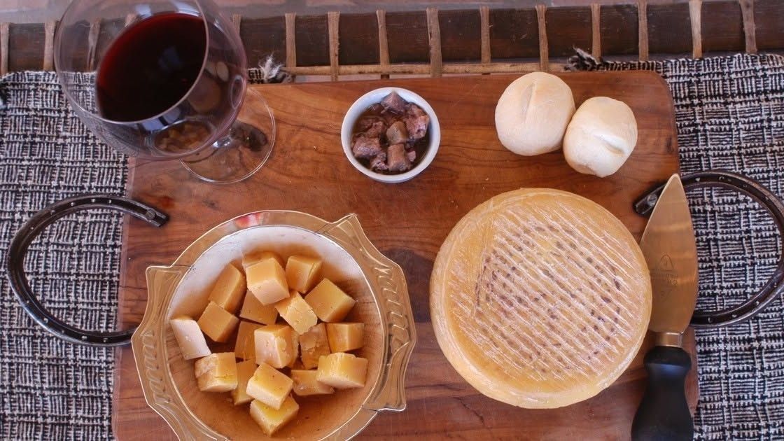 Vacaciones en Tucumán: el queso y el vino conforman el maridaje perfecto.  