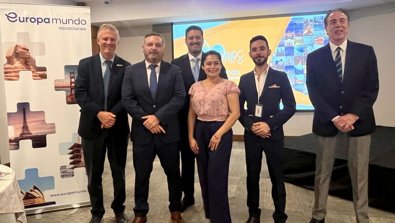 Lucas Ozuna, director comercial para Latinoamérica de Europamundo; Fidel Murgueytio, gerente general de Maxitravel; Carlos Jarre, gerente comercial de Maxitravel Guayaquil; Rocío La Rosa, ejecutiva comercial Europamundo región andina; Adrián Vélez, ejecutivo comercial de Maxitravel Manta; y Francisco Arboleda, gerente general de Statustravel.
