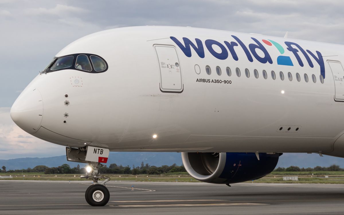 Avión de la compañía aérea World2Fly que volará a Rosario, Argentina.