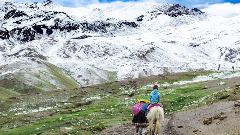 En un artículo titulado Los 50 grandes viajes que todo viajero debería hacer, de la plataforma digital de National Geographic, Perú destaca a nivel turístico.