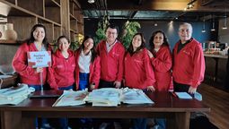 El líder de Expansión de Virgin Voyages para México y Latinoamérica, Alberto Muñoz, junto al equipo de Nao Travel Collection.