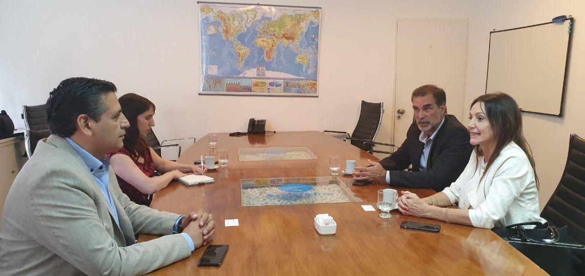 Los funcionarios se reunieron en las oficinas del Inprotur.