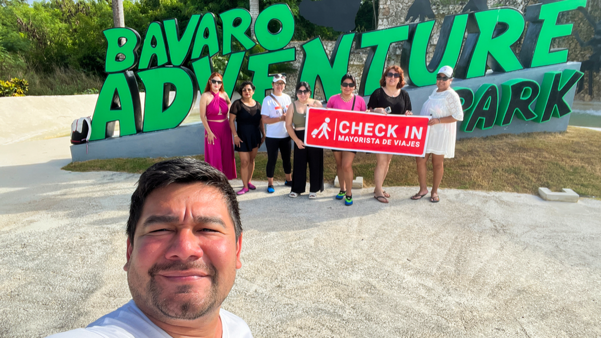 Delegación de agencias en Bávaro Adventure Park, durante el recorrido por sus atracciones. Delegación de agencias en Bávaro Adventure Park, durante el recorrido por sus atracciones.