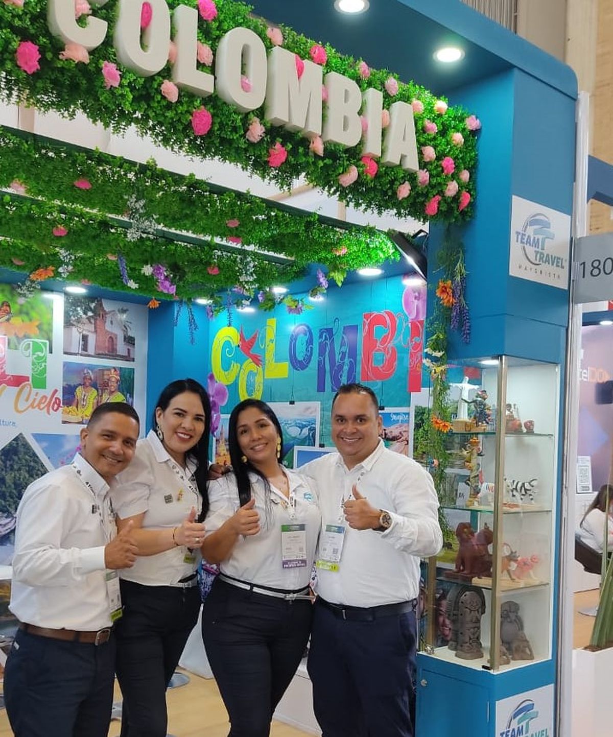 Equipo de Team Travel en la Vitrina Turística Anato 2022.