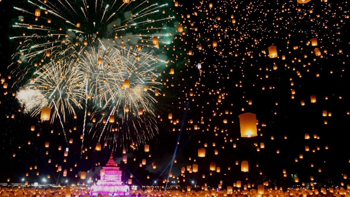 Vacaciones en Asia: una vez al año, el cielo de Chiang Mai (Tailandia) se llena de miles de linternas. Vacaciones en Asia: una vez al año, el cielo de Chiang Mai (Tailandia) se llena de miles de linternas.