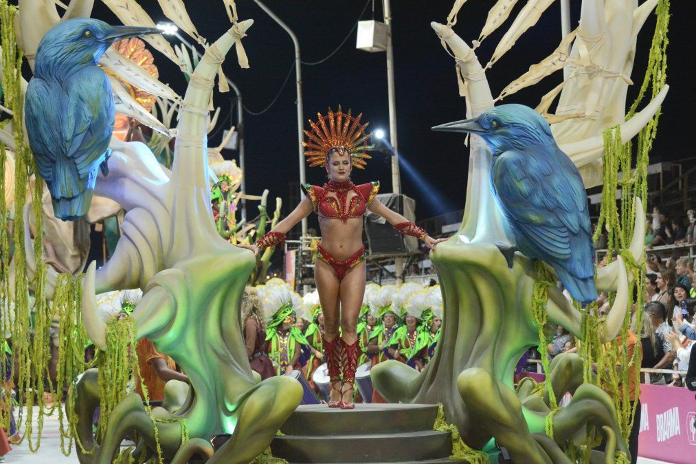 Escapadas de carnaval: el Carnaval del País en Gualeguaychú es una de las paradas obligatorias por excelencia para este fin de semana largo. 