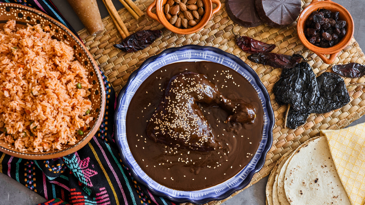 Deleita tu paladar con estos platillos típicos de la gastronomía de Puebla.