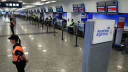 El paro de la Asociación de Pilotos de Líneas Aéreas (APLA) se suspende por 15 días, dando alivio al turismo de Argentina durante vacaciones de invierno. 