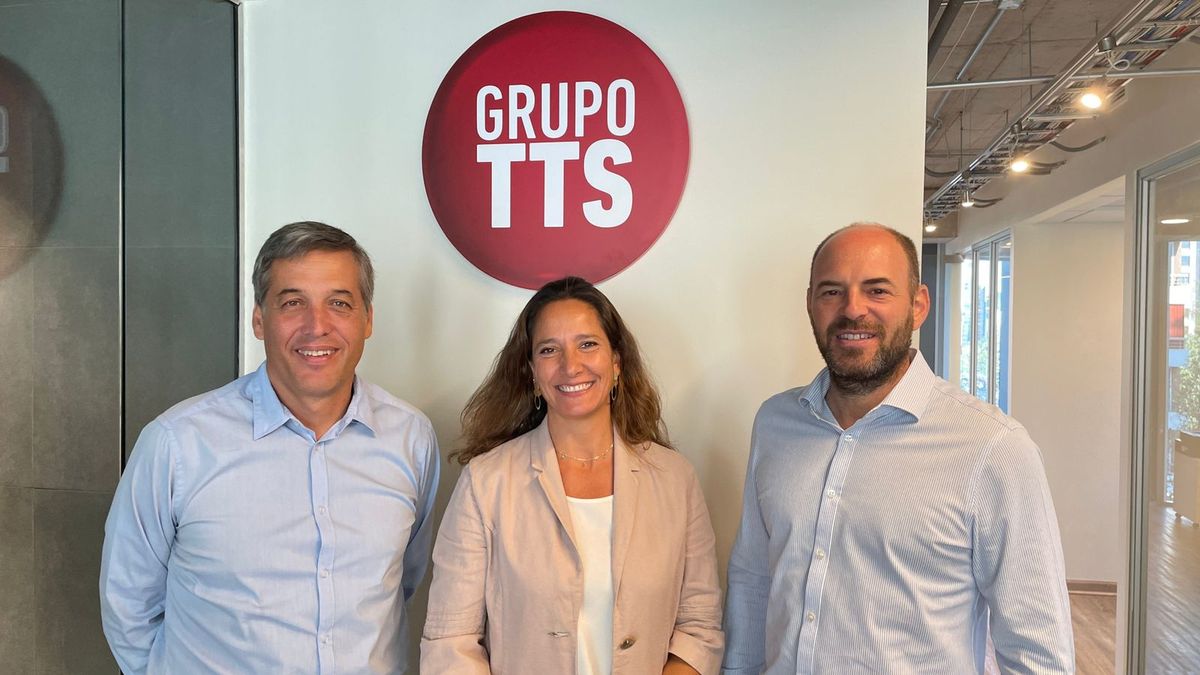 Ignacio Aguilar, presidente del Grupo TTS; Sandra Espinosa; y Pablo Aperio, director ejecutivo del Grupo TTS, presentaron las líneas de negocios y nuevos productos que la compañía ofrece en Chile.