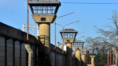 De Miami a Batán, sin escalas. Tras ser extraditada, la agente de viajes acusada por presuntas estafas en turismo quedó alojada en la Unidad Penal 40 de Batán.