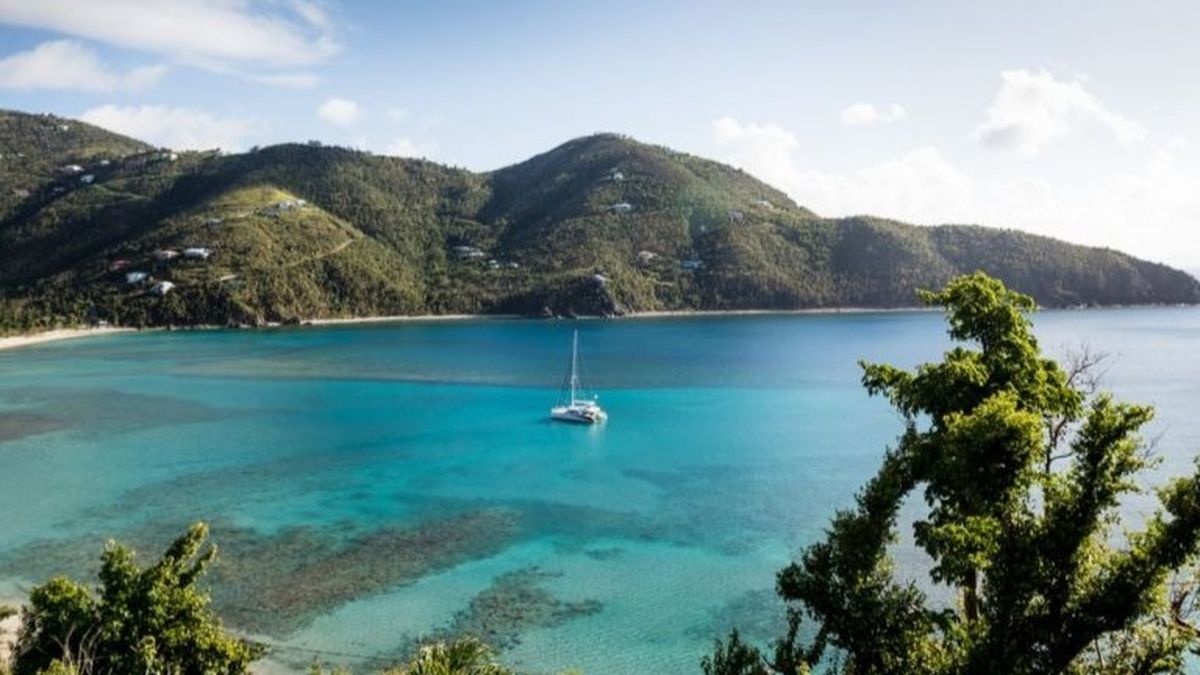 La isla Tórtola es la de mayor tamaño de las Islas Vírgenes Británicas y sin duda alguna, es un lugar que no puedes dejar pasar durante tu recorrido en crucero por el Caribe. 