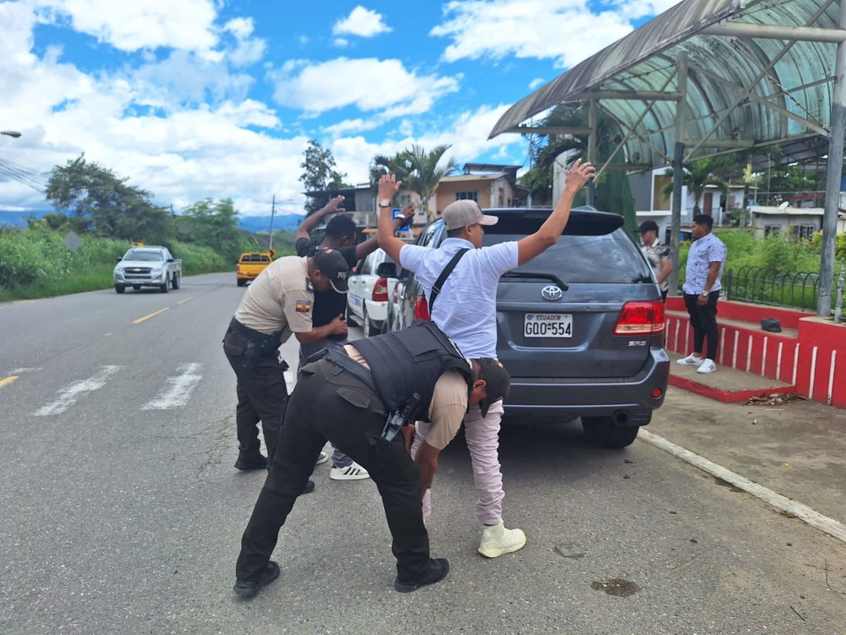 Alrededor de 52 622 policías prestaran sus servicios para velar por la seguridad de los ecuatorianos durante el feriado de Semana Santa. - Ladevi Medios y Soluciones Alrededor de 52 622 policías prestaran sus servicios para velar por la seguridad de los ecuatorianos durante el feriado de Semana Santa.