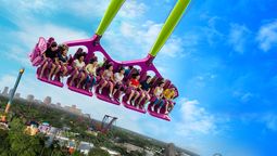 Busch Gardens Tampa Bay sumó a sus atracciones a Serengeti Flyer, atracción pendular única en su tipo.