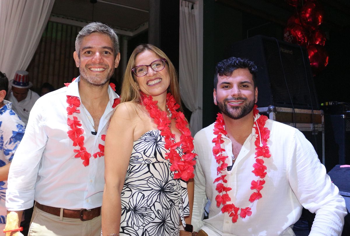 Carlos Ruiz, gerente de Ágil; Silvana Muguerza, CEO de Expertia Travel y Jose Ignacion Ais, subgerente de comercial y marketing dieron la bienvenida al evento Secret Fest. - Ladevi Medios y Soluciones Carlos Ruiz, gerente de Ágil; Silvana Muguerza, CEO de Expertia Travel y Jose Ignacion Ais, subgerente de comercial y marketing dieron la bienvenida al evento Secret Fest.
