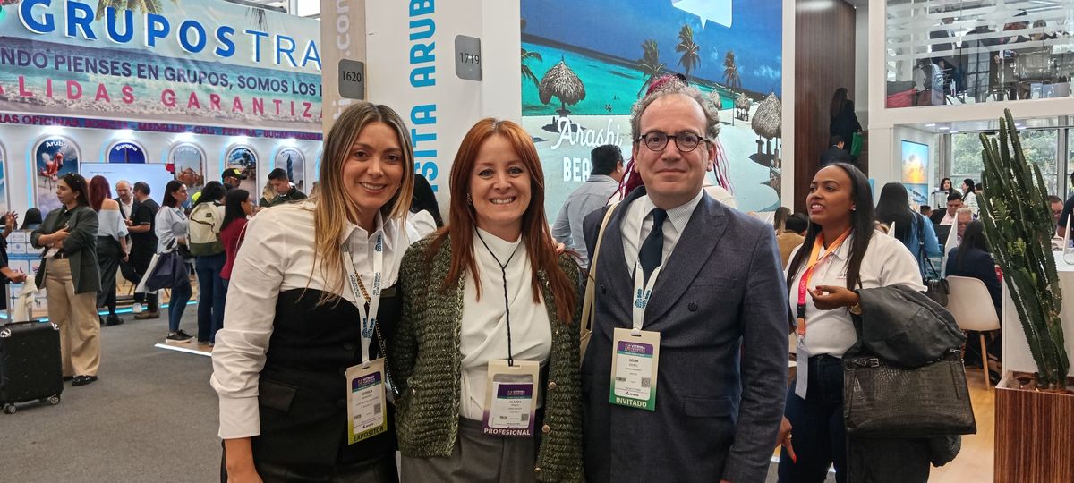 Jessica Sánchez con el equipo de Turkish Airlines.