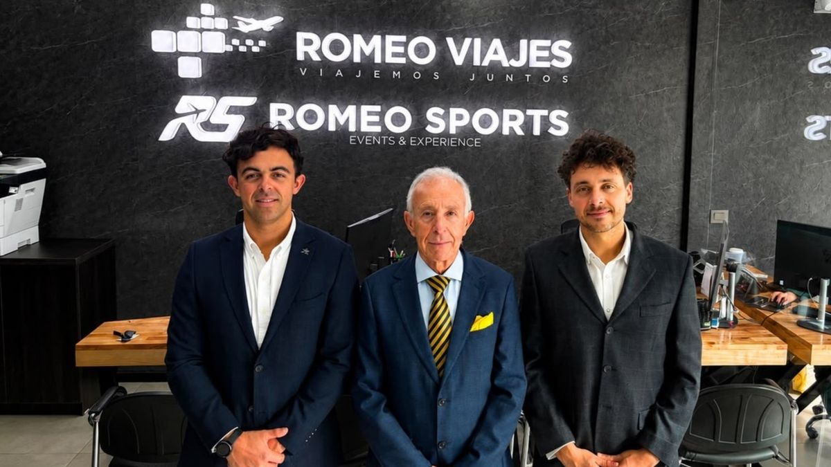 Francesco Romeo Hughes, gerente comercial; Francisco Romeo Lama, gerente general; y Stefano Romeo Hughes, gerente de Ventas de Romeo Viajes.
