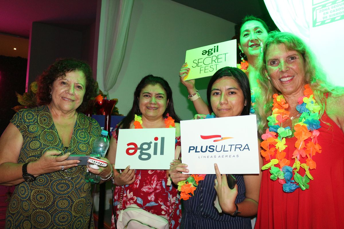 Lorena Maggiolo, country manager de Plus Ultra en Perú junto a las agencias de viajes invitadas.