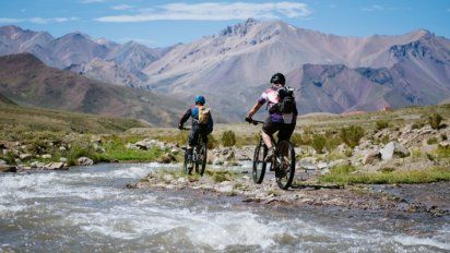 En verano Las Leñas es el epicentro de la práctica de portes de aventura.