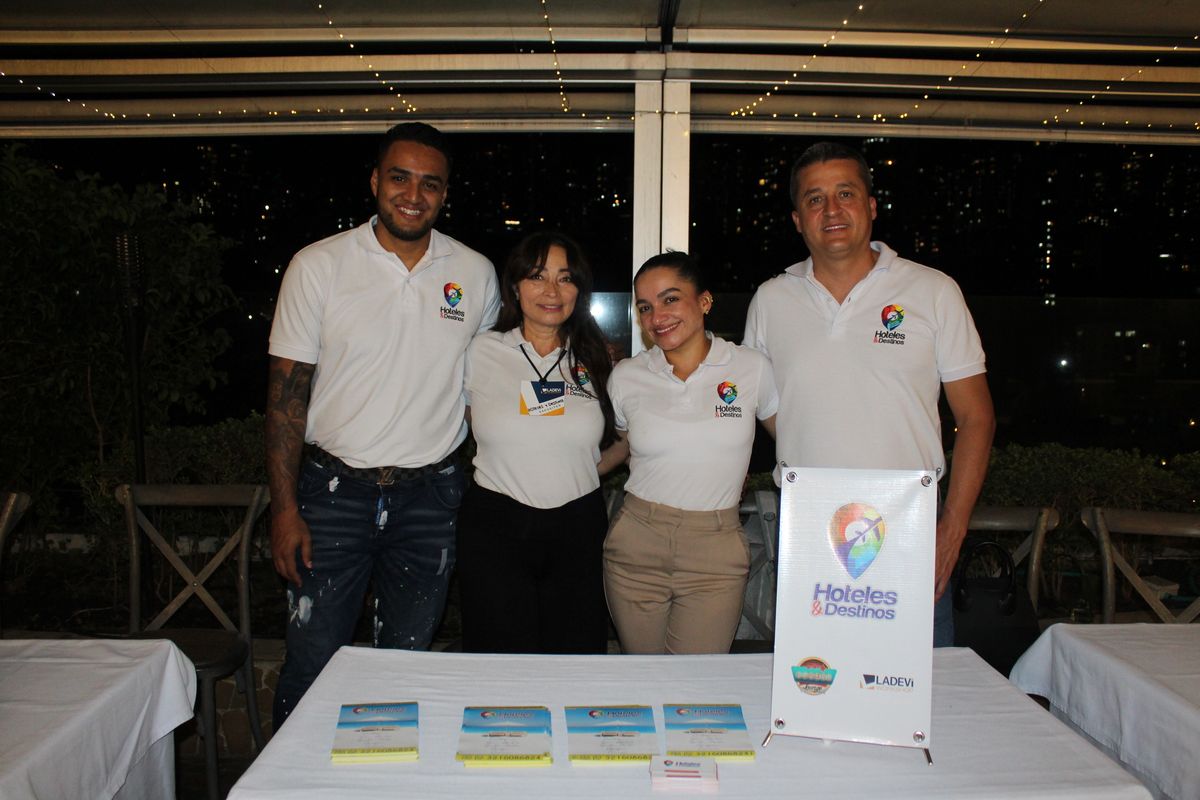 Camilo Sanchez, asesor comercial de Hoteles & Destinos; Beatriz Acevedo, directora de Hoteles & Destinos; Omaira Cardona, directora comercial de Hoteles & Destinos en Medellín y&nbsp;Arnulio Millan, director general de Hoteles & Destinos. &nbsp; &nbsp; &nbsp;