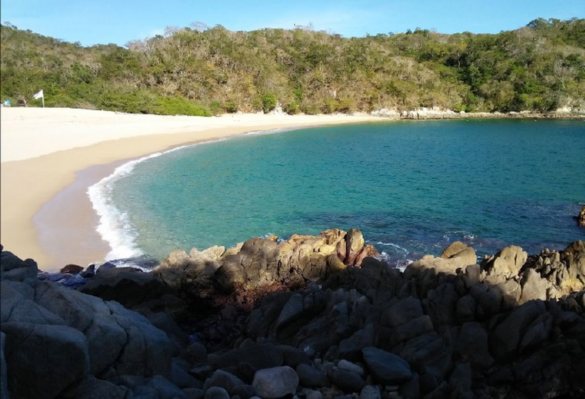 Recuerda que a estas playas de Huatulco se llega con mayor facilidad en lancha.