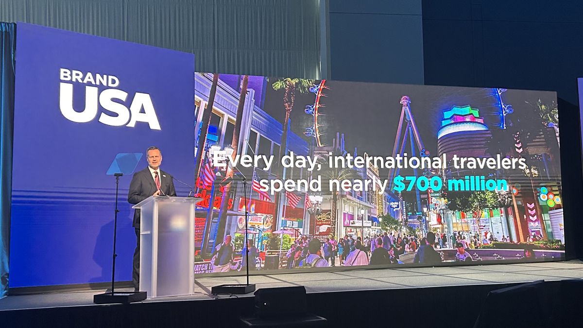 Dixon hizo énfasis en los números más positivos del turismo internacional hacia Estados Unidos.