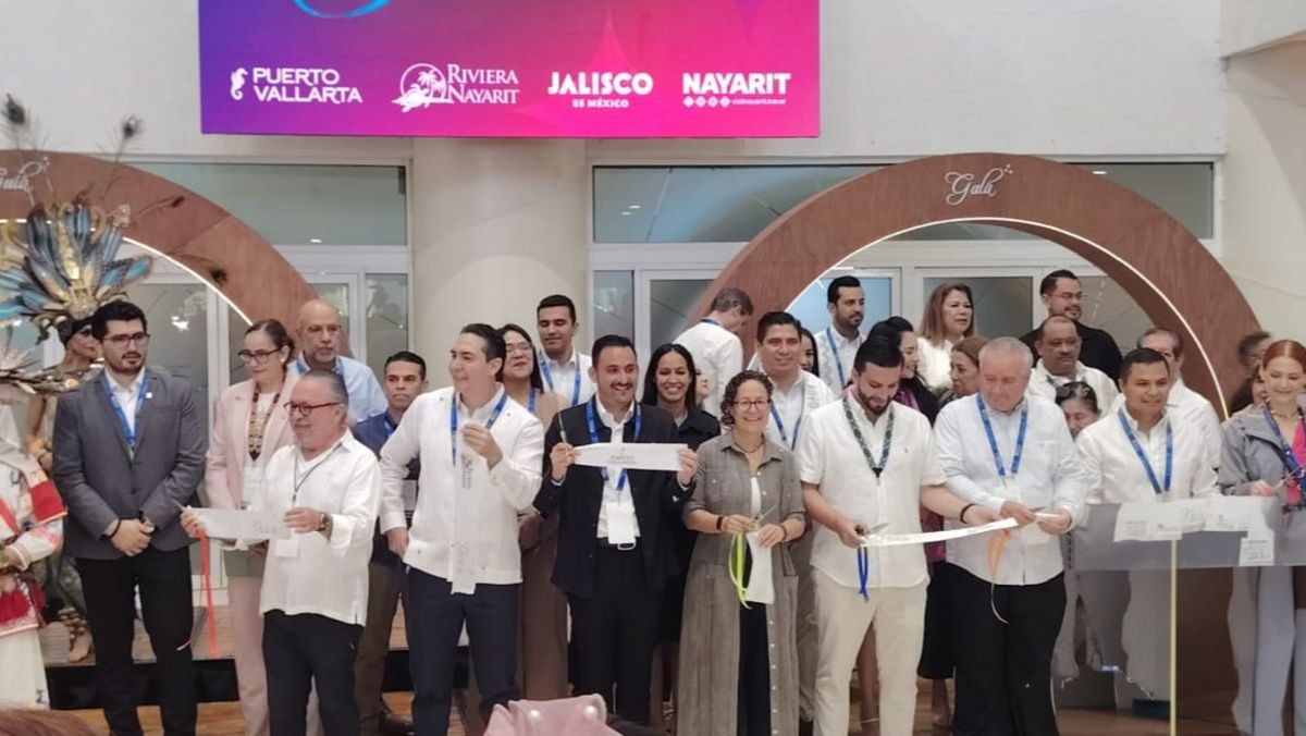Corte de listón inaugural de la edición 31 de Gala Puerto Vallarta-Riviera Nayarit.