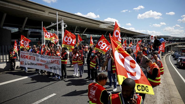 Huelga en los exteriores del aeropuerto de Charles de Gaulle, en Paris, Francia.