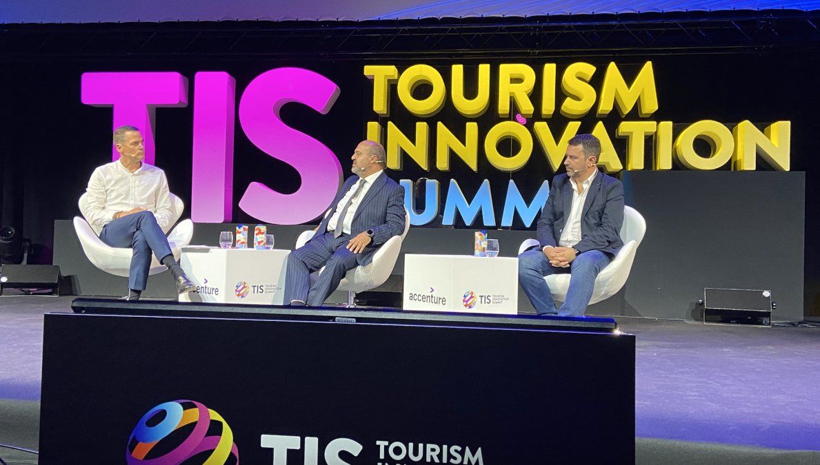 Manuel Markus, director de negocio en el sur de España e Islas Canarias, Manuel Franco, CEO y fundador de Cibersuite y Daniel Cortés, CIO de Tour10 en el TIS2023 en Sevilla.