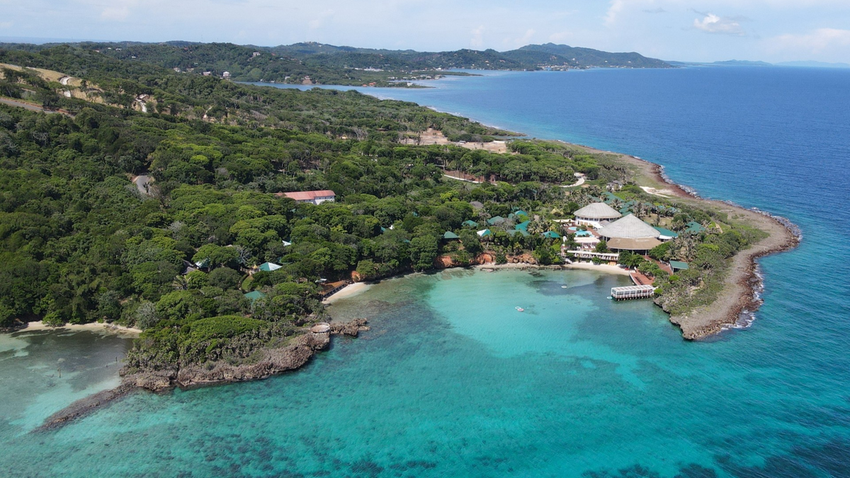Vista del futuro Sol Roatán Media Luna Resort, primer hotel de Meliá en Honduras.